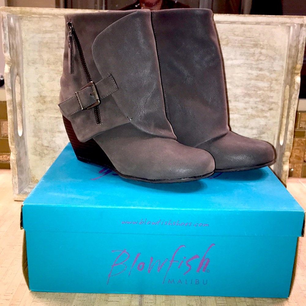 New in box Blowfish bilocate booties Size 7.5 gray
